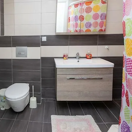 Afrodite * Néa Péramos