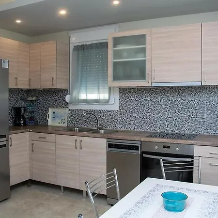 Afrodite * Néa Péramos